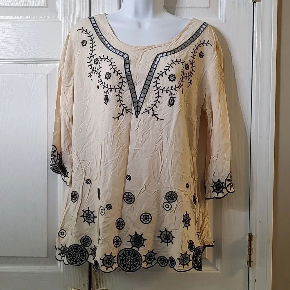 Solitaire by Ravi Khosla cream and navy embroidered  scoop neck blouse Sz XL
